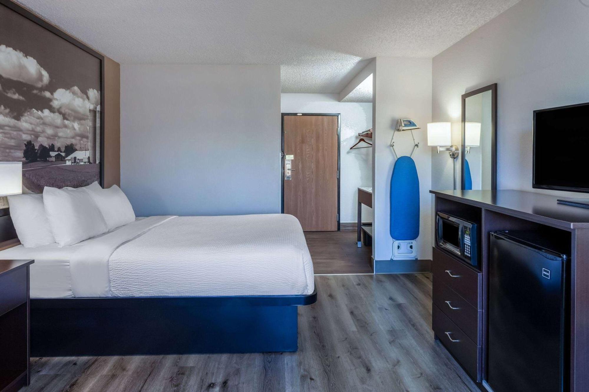 Super 8 By Wyndham Wausau Exterior photo